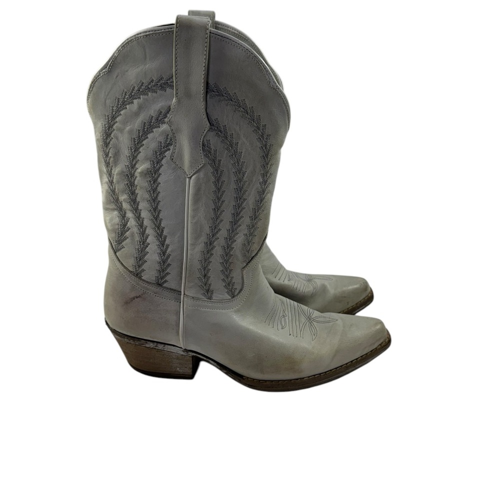Women's White Embroidered Western Heeled Boots - Picture 2 of 11